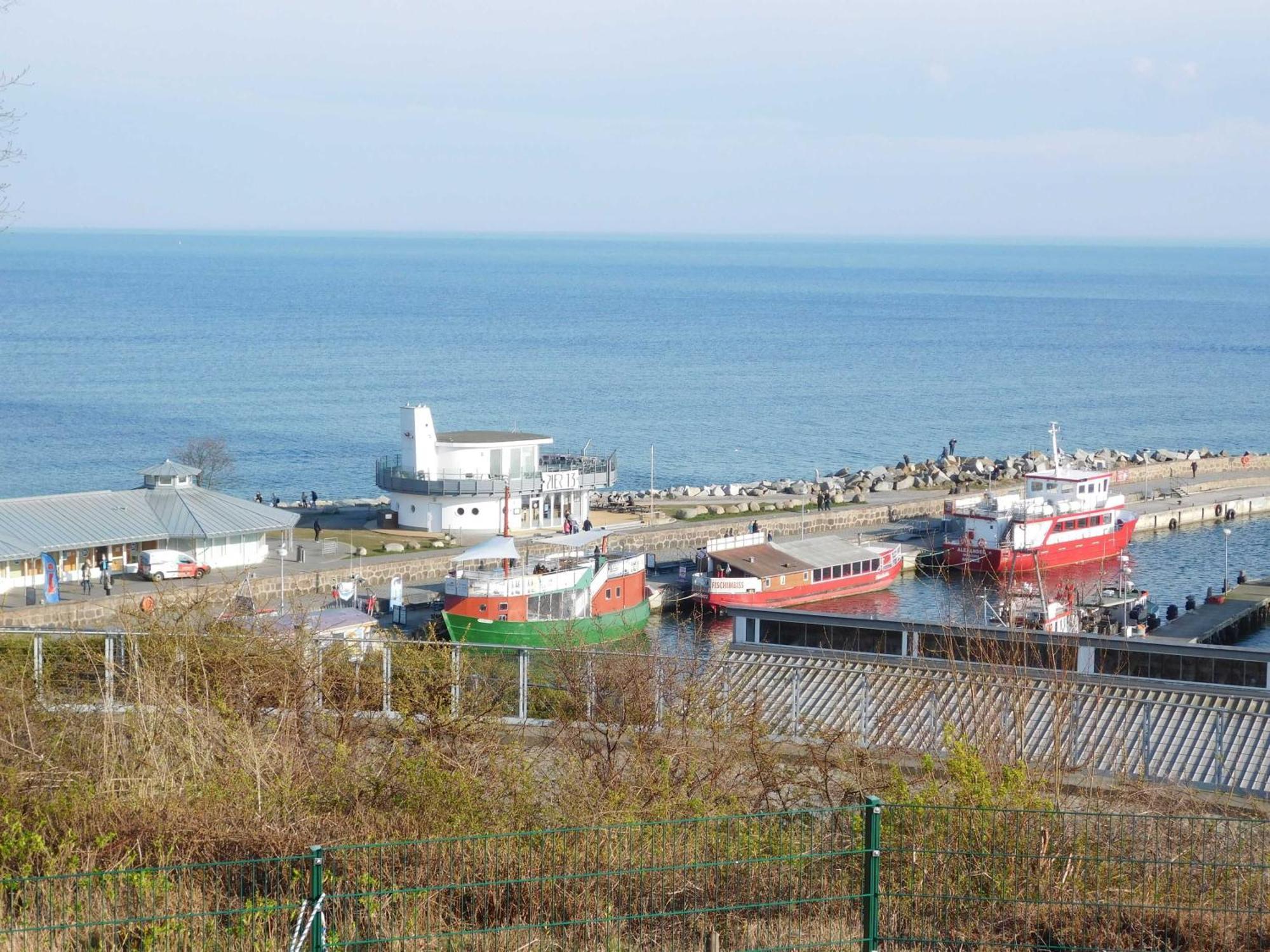 Seelotsenstation Sassnitz Mit Hafenblick By Unsere Urlaubszeit Exterior photo